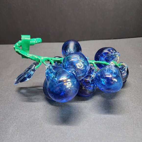 Vintage Handblown Art Glass Grapes Berries Cluster Cobalt Blue with Leaf - Picture 4 of 7